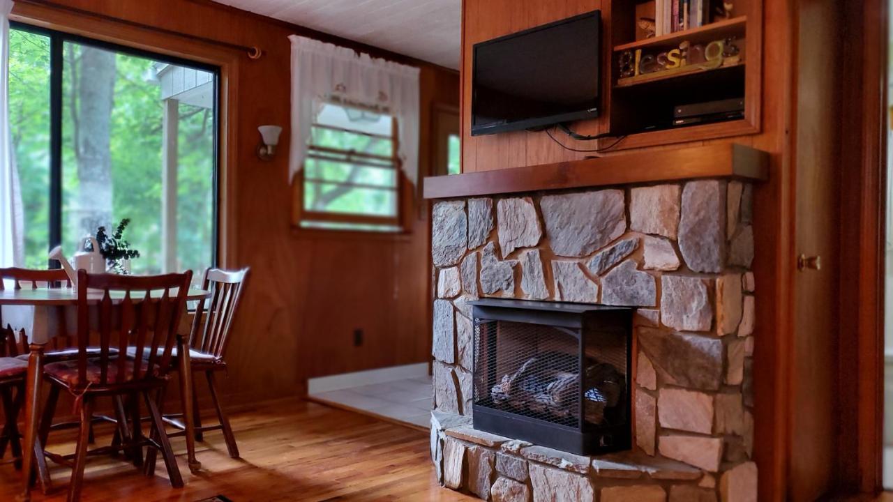 Cozy Creek Cottages Maggie Valley Exterior photo